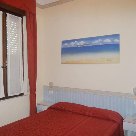 Hotel Lo Squalo Гроттамаре Номер фото