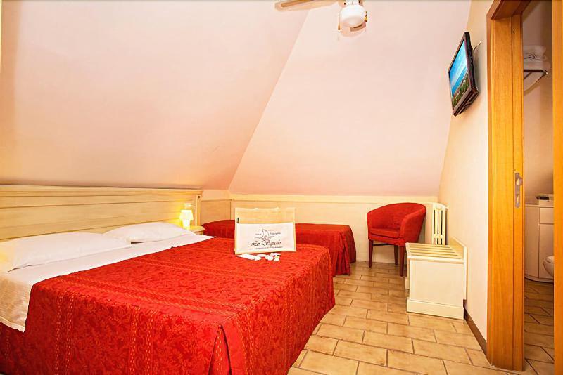 Hotel Lo Squalo Гроттамаре Экстерьер фото