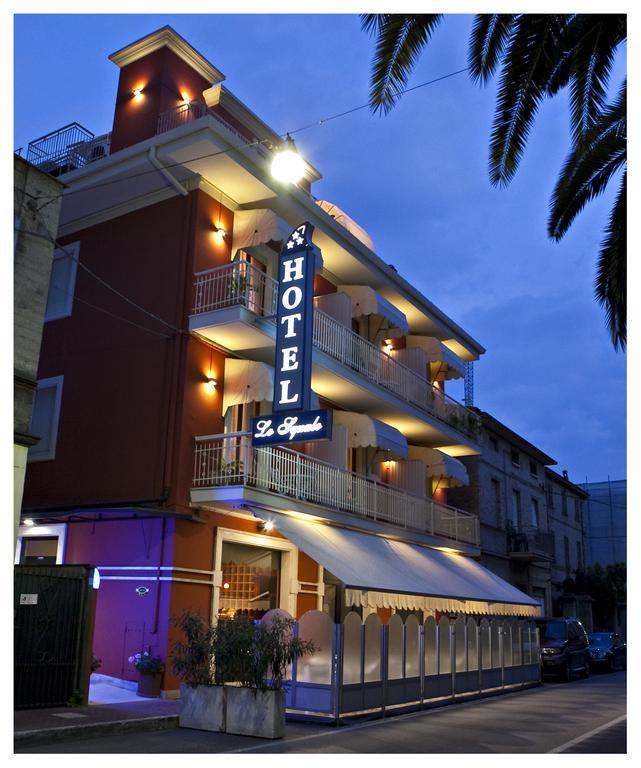 Hotel Lo Squalo Гроттамаре Экстерьер фото